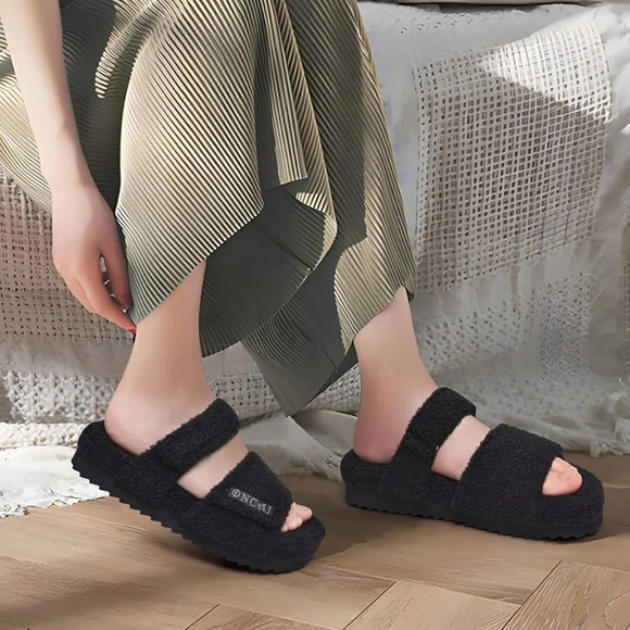 Slippers - Picture 2 of 4